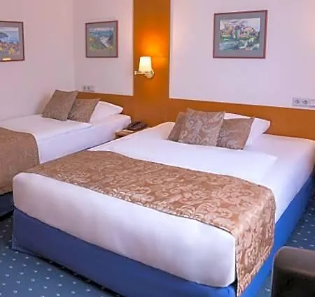 Hotel Brunnenhof 3*